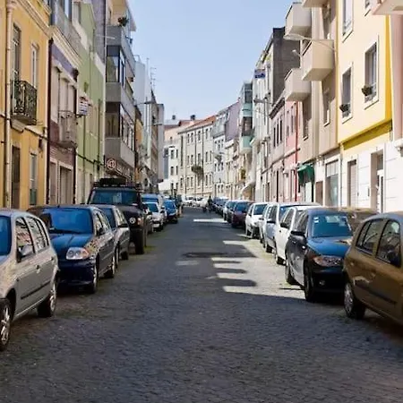 Romantic & Renewed 1 Bedroom In Campolide - 1e