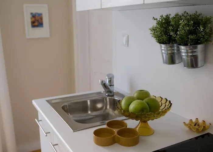Romantic & Renewed 1 Bedroom In Campolide - 1e Apartament *